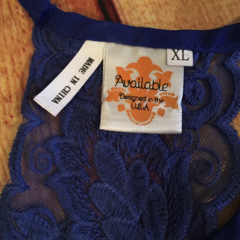 💙AVAILABLE💙 Crochet Inset Hi-Lo Top - Picture 8 of 8